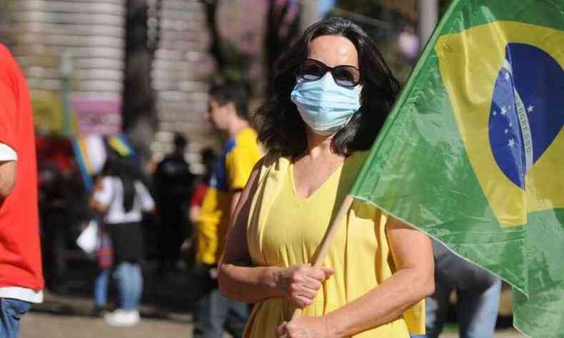 Concentrao de ato contra Bolsonaro  na Praa da Liberdade(foto: Tlio Santos/EM)