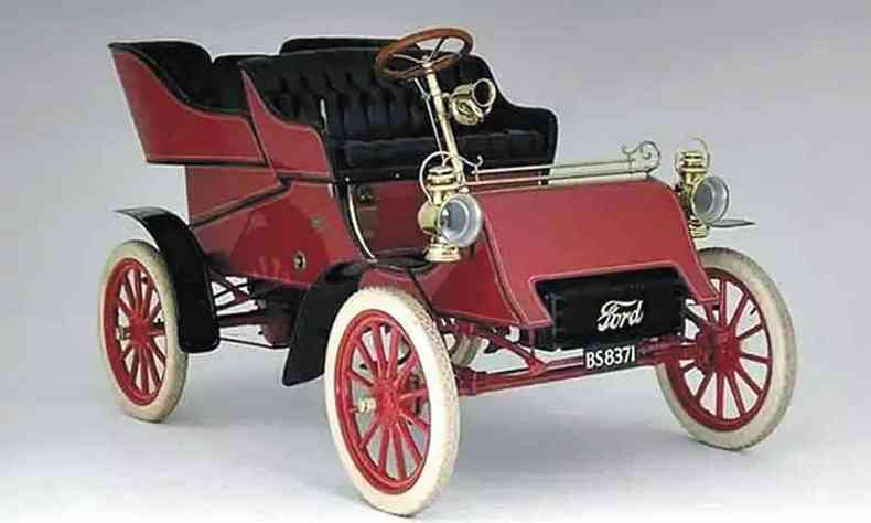 Os primeiros Ford Modelo A, produzidos nos Eua, chegaram ao Brasil por importao, em 1904(foto: Ford/Divulgao)