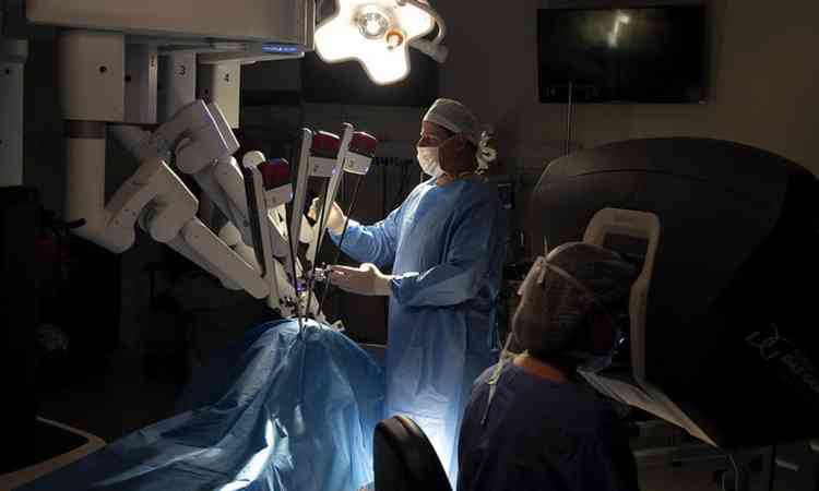 Cirurgia com auxlio robtico 