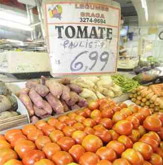 No Mercado Central, o quilo do tomate  vendido por R$ 6,99(foto: Beto Magalhaes/EM/D.A Press)