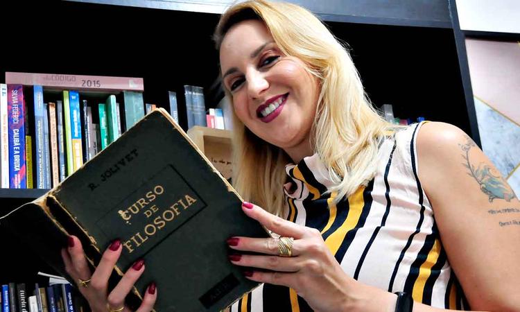  professora Gabriela Oliveira Freitas