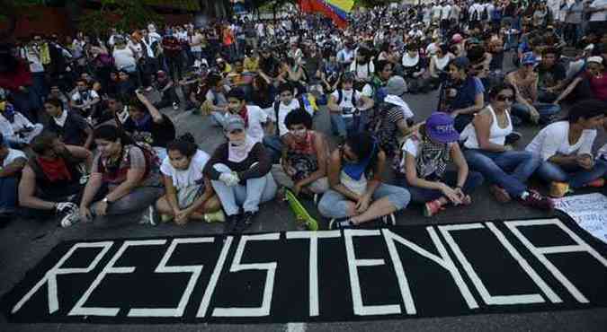 Estudantes fazem protestos nas ruas de Caracas(foto: JUAN BARRETO / AFP)