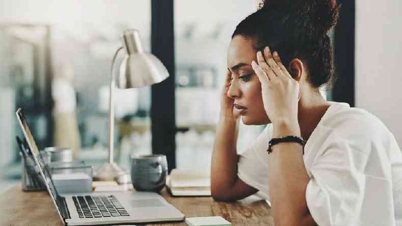 Para ser diagnosticado com sndrome de burnout, a pessoa tem que apresentar trs caractersticas: exausto, sentimento de negatividade em relao a um trabalho e eficcia reduzida(foto: Getty Images)