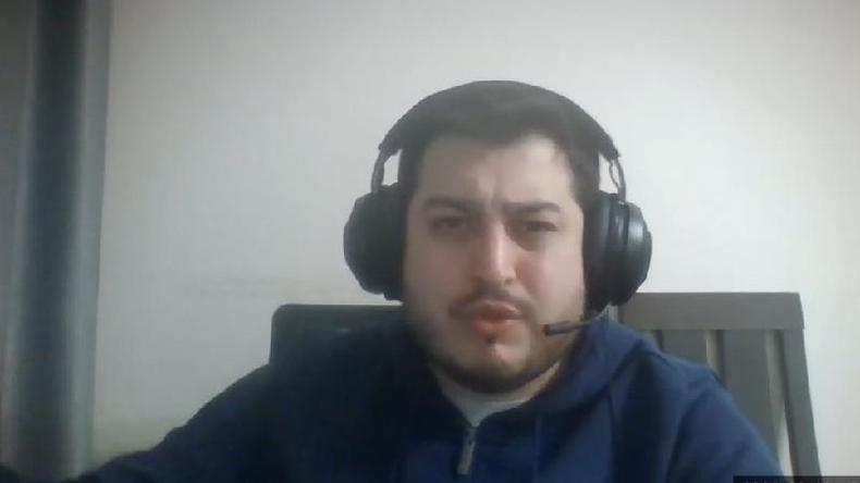O brasileiro Guilherme, um homem branco de cabelo e barba preta