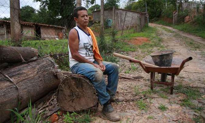 Morador de uma das áreas de risco em Rio Acima, Antônio Bosco Ribeiro revela temor: Morador de uma das áreas de risco em Rio Acima, Antônio Bosco Ribeiro revela temor: