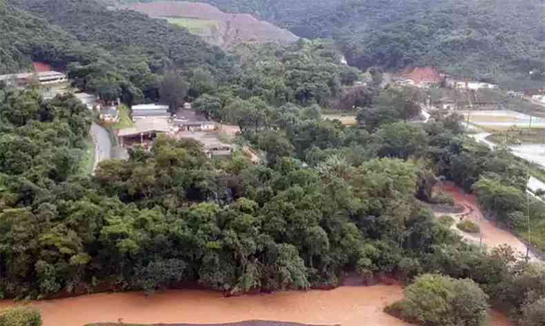 Mina Crrego do Stio, em Santa Brbara, onde a barragem CDS II apresentou avarias rio pilha