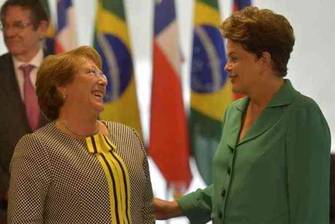 A presidente Dilma Rousseff recebe a presidente do Chile, Michelle Bachelet, no Palcio do Planalto (foto: Fabio Rodrigues Pozzebom/Agncia Brasil)