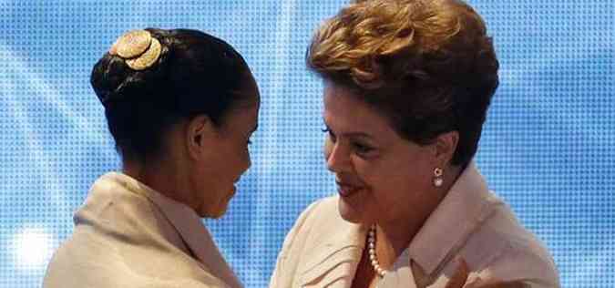 Marina cumprimenta Dilma antes de debate na TV Bandeirantes, na semana passada: cordialidade em momento de rivalidade mxima (foto: Paulo Whitaker/Reuters)
