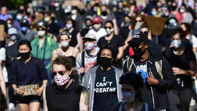 Pesquisadores dos EUA chegaram  concluso de que manifestaes no tiveram papel relevante na disseminao da doena(foto: Getty Images)