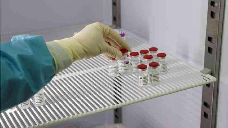 Patentes permitem a farmacuticas controlar preos e a produo de suas vacinas(foto: Reuters)