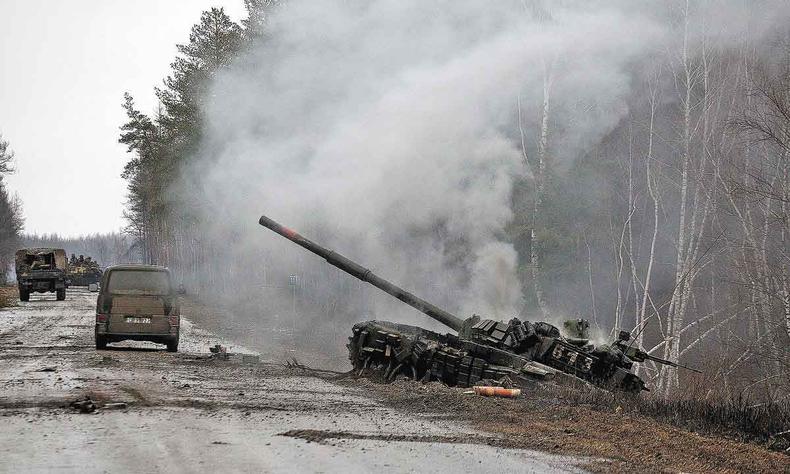 Tanque de combate russo foi destrudo pelas foras ucranianas