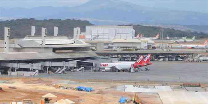 Aeroporto de Confins passa por obras de ampliao e se prepara para receber o mundial de 2014(foto: Beto Magalhaes/EM/D.A Press.)