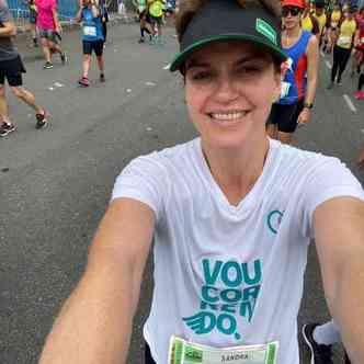 Mesmo enfrentando um câncer de mama, Sandra Drago, de 41 anos, decidiu não abandonar a corrida(foto: Arquivo Pessoal)