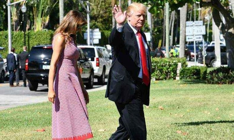 O presidente dos EUA, Donald Trump e a primeira-dama Melania Trump chegam para o culto de páscoa na Igreja de Bethesda-by-the-Sea em Palm Beach, Flórida(foto: AFP / Nicholas Kamm) O presidente dos EUA, Donald Trump e a primeira-dama Melania Trump chegam para o culto de páscoa na Igreja de Bethesda-by-the-Sea em Palm Beach, Flórida(foto: AFP / Nicholas Kamm)