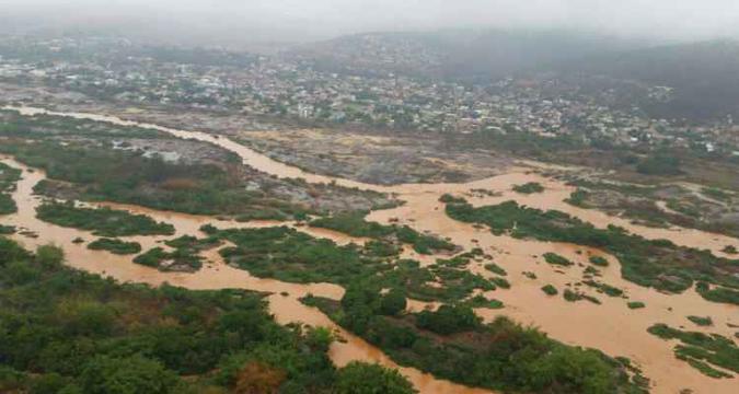 Rejeitos de minério chegaram na manhã de ontem à cidade de Baixo Guandu, no Espírito Santo, depois de percorrerem toda a bacia do Rio Doce(foto: Secom/ES) Rejeitos de minério chegaram na manhã de ontem à cidade de Baixo Guandu, no Espírito Santo, depois de percorrerem toda a bacia do Rio Doce(foto: Secom/ES)