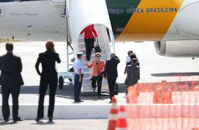 Presidente Dilma desembarcou na manh desta tera-feira em Belo Horizonte(foto: Edsio Ferreira/EM/D.A Press)
