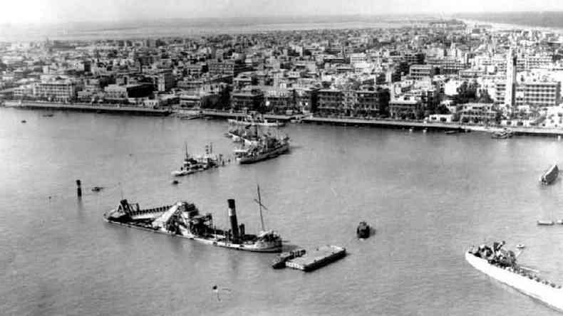 Egito afundou dois navios em ambos os lados do canal durante a guerra(foto: Getty Images)