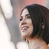 Dua Lipa aproveita estadia em SP e experimenta pão de queijo e brigadeiro