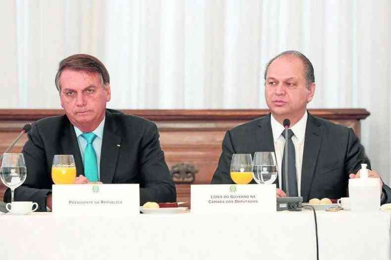 Bolsonaro e Barros: crise entre o Executivo e Judicirio tem desdobramentos no Congresso, mas, segundo o deputado do Centro, no h possibilidade de o grupo se descolar do governo