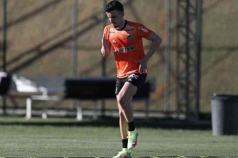O meio-campo Castilho, de 22 anos, atuou pelo Juventude na temporada passada: 'O futebol é muito dinâmico. Onde precisar, estarei apto'