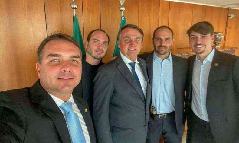 Jair, Flvio, Carlos, Eduardo e Jair Renan Bolsonaro