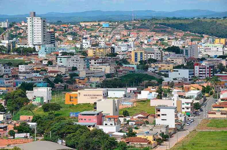 Nova Serrana tem pouco mais de 1300 casos confirmados da COVID-19(foto: Jornal O Popular - Nova Serrana)