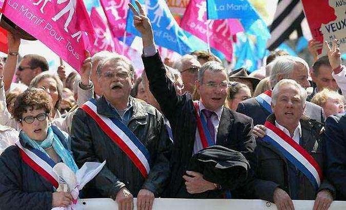 Opositores e defensores do casamento gay tomam as ruas de Paris neste domingo(foto: AFP Photo/Pierre Andrieu)
