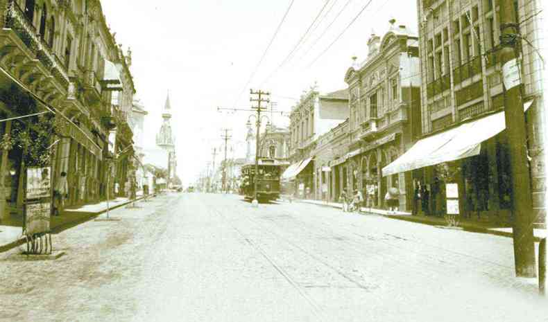 A Rua da Bahia, no Centro da capital, no incio do sculo passado: o bonde serviu  cidade at a dcada de 1960(foto: Arquivo EM)