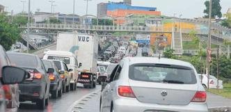 Tr�nsito lento na Avenida Ant�nio Carlos, no fim da tarde dessa quinta-feira. Via tem obras para implanta��o do BRT (transporte r�pido por �nibus) que podem complicar o tr�fego(foto: BETO MAGALH�ES/EM/D.A PRESS)