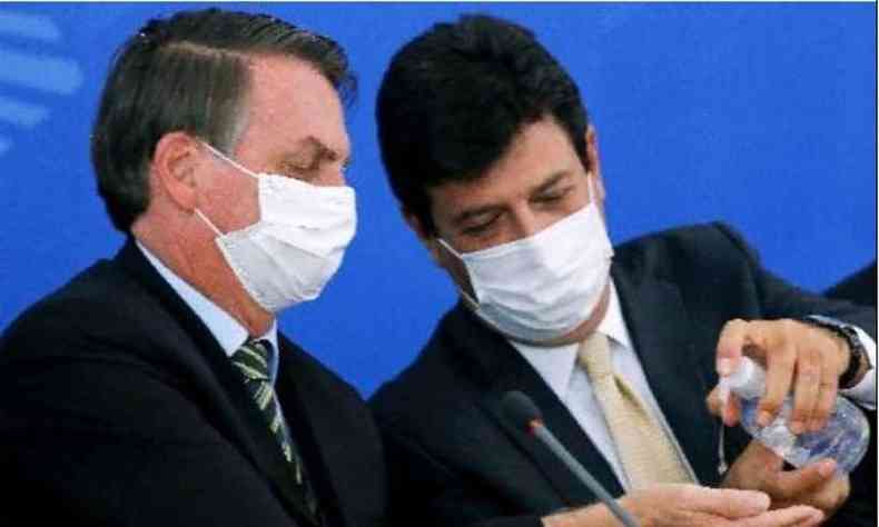 Ex-ministro da Sade, Luiz Henrique Mandetta (d) criticou o presidente Jair Bolsonaro (d)(foto: Sergio Lima/AFP)