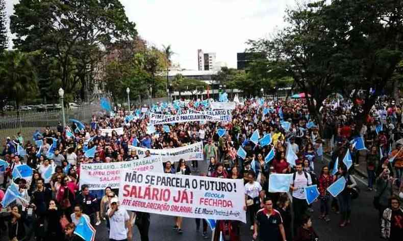 Em greve, professores realizaram junto aos trabalhadores da sade e da Cemig, uma manifestao no ltimo dia 5 de junho(foto: Sind-UTE/Divulgao)