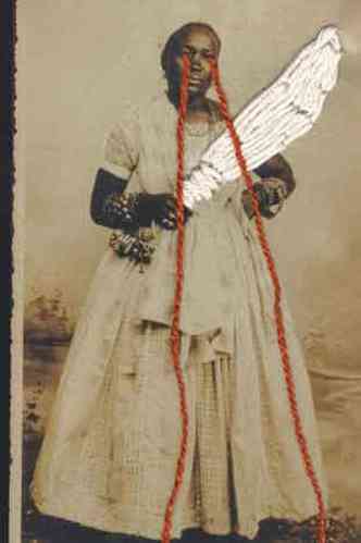 Mulher negra escravizada, em foto antiga, tem tranças vermelhas saindo dos olhos em trabalho da artista plástica Chris Tigra