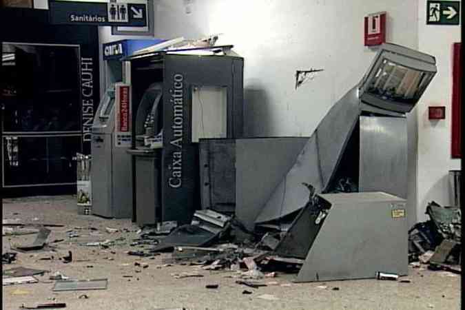 Exploso de caixa eletrnico no Aeroporto Mrio de Almeida Franco, em Uberaba.  o segundo ataque do tipo a acontecer na cidade em menos de 15 dias.TV Alterosa de Uberaba / Divulgao