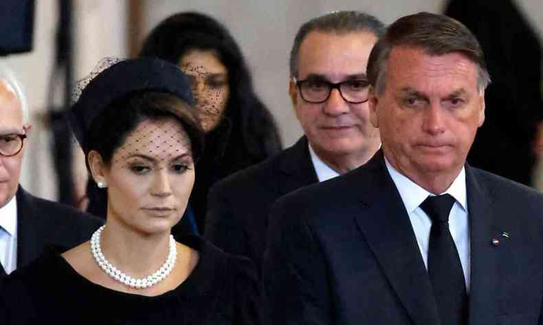 Michelle com Bolsonaro no funeral da Rainha Elizabeth