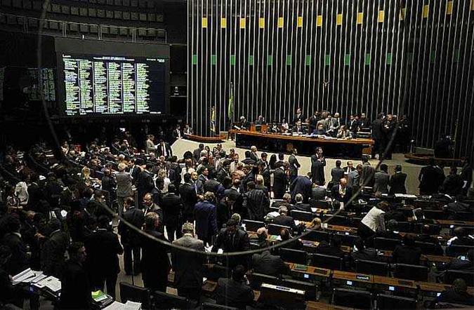 Na madrugada desta quarta, o chamado texto-base do projeto anticorrupção foi aprovado praticamente por unanimidade, mas depois disso diversas modificações no projeto foram aprovadas(foto: Luís Macedo/Agência Câmara) Na madrugada desta quarta, o chamado texto-base do projeto anticorrupção foi aprovado praticamente por unanimidade, mas depois disso diversas modificações no projeto foram aprovadas(foto: Luís Macedo/Agência Câmara)