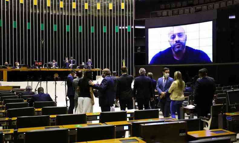 Durante a sesso na Cmara dos Deputados, que confirmou sua priso, Daniel Silveira pediu 'desculpas ao Brasil'(foto: Michel Jesus/Cmara dos Deputados)