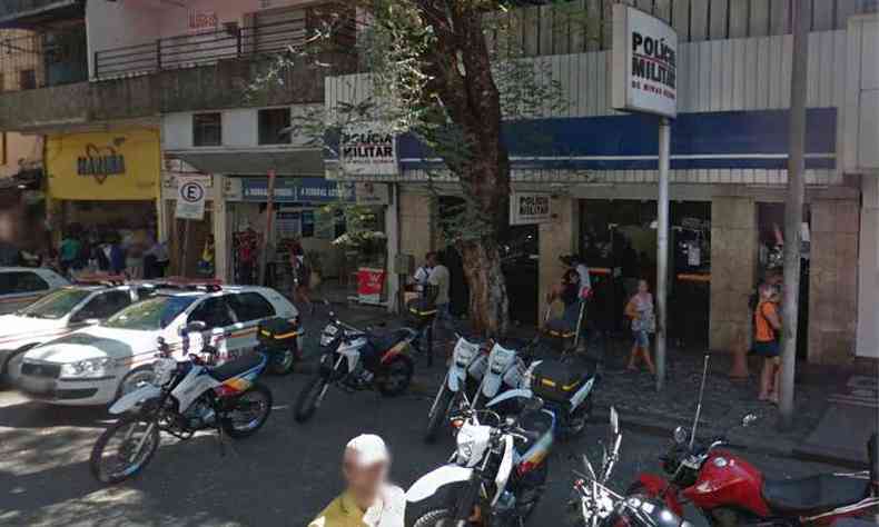 Aps furtar celular, homem passou correndo pela porta da 6 Companhia da PM, onde foi detido(foto: Reproduo da internet/Google Maps)