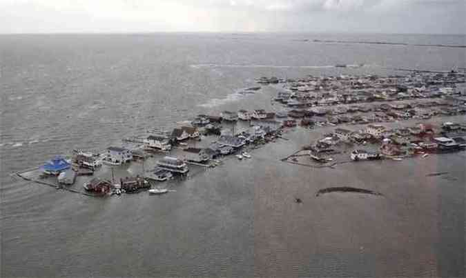 Furaco devastou cidades da Costa Leste dos EUA(foto: AFP PHOTO/US COAST GUARD/HO )