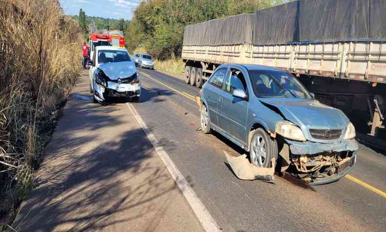 Carros batidos em Patrocnio