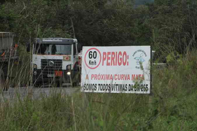 Destruio e medo entre Lavras e So Joo del-ReiEdsio Ferreira/EM/D.A Press