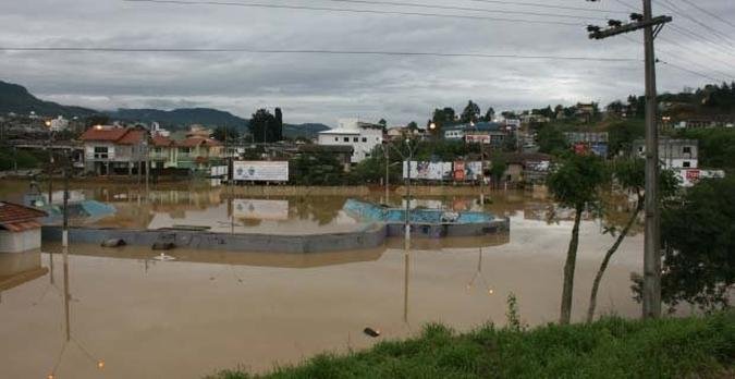 Rio do Sul � a cidade mais atingida pelas chuvas, mais de 350 resid�ncias est�o interditadas(foto: Homero Buzzi/SDR Rio do Sul )