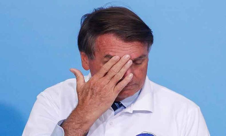 Jair Bolsonaro é alvo de muitas críticas por causa de sua postura negacionista dos riscos do novo coronavírus.(foto: SERGIO LIMA/AFP - 12/1/10) Jair Bolsonaro é alvo de muitas críticas por causa de sua postura negacionista dos riscos do novo coronavírus.(foto: SERGIO LIMA/AFP - 12/1/10)