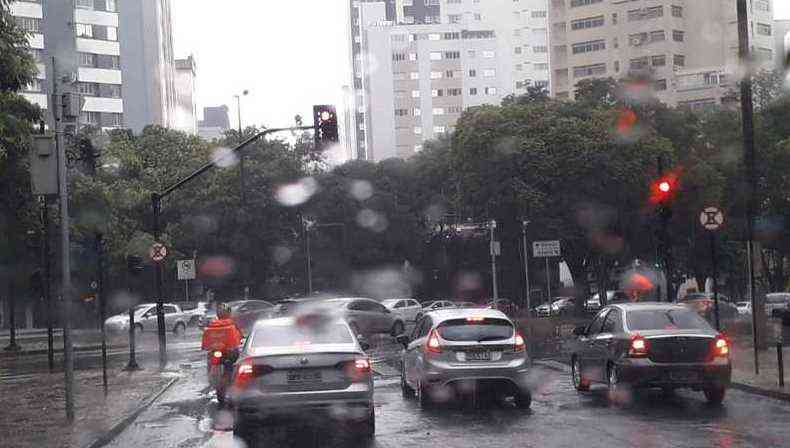 Chuva forte toma conta de BH na manh deste domingo(foto: Jair Amaral/EM/D.A Press)