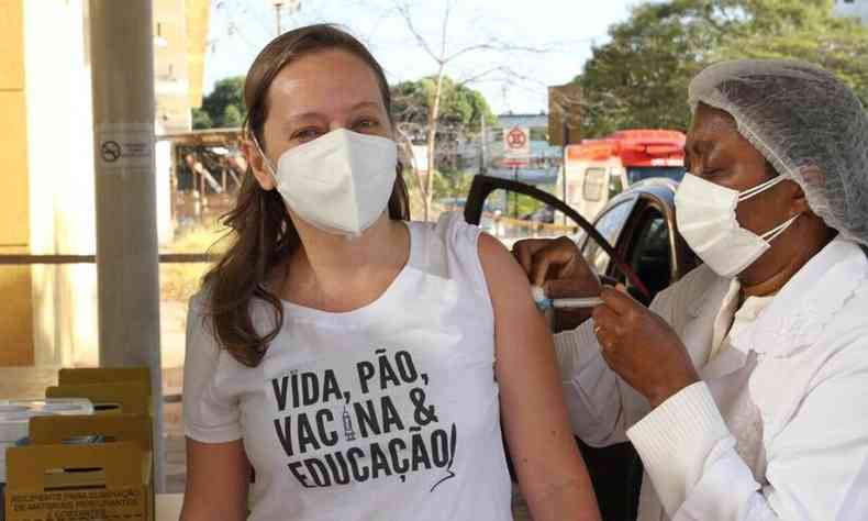 Ana Gabriela Aguiar, de 37 anos, professora do ensino infantil e sries iniciais do fundamental na UFMG(foto: Edesio Ferreira/EM/D.A Press)