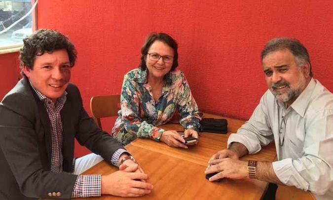Reginaldo Lopes, Jô Moraes e Zito Vieira, presidente do PCdoB da capital, selam acordo para as eleições. (foto: Divulgação) Reginaldo Lopes, Jô Moraes e Zito Vieira, presidente do PCdoB da capital, selam acordo para as eleições. (foto: Divulgação)