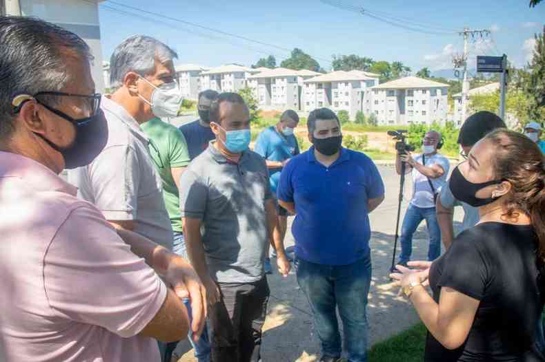 Reunião com o prefeito de Pouso Alegre em condomínio