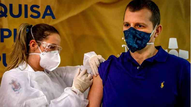 Vrias vacinas que esto em fase de testes esto sendo testadas no Brasil(foto: Getty Images)