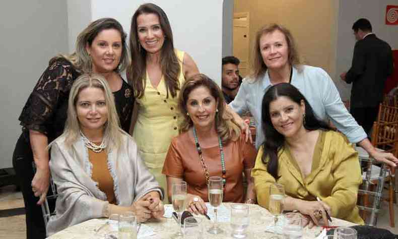 Fabiana Quadros, Maria Lucia, Cleo Araujos (de pé), Eliza Teronzi, Bebela Vasconcelos e Claudia Bittencourt(foto: Marcos vieira/em/d.a press)