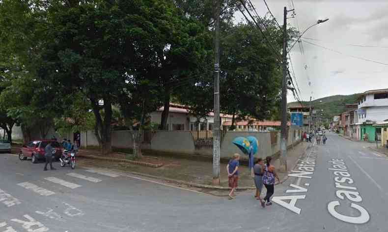 Homem invadiu escola para acessar casa da vtima(foto: Google Street View/Reproduo)