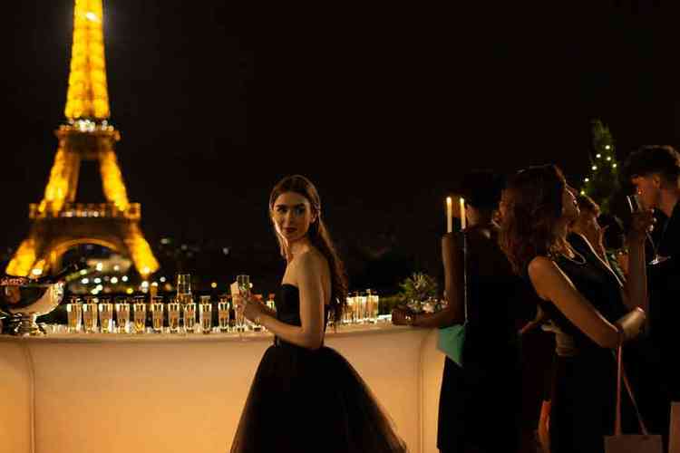 Lily Collins est em 'Emily em Paris',  cujas indicaes so questionadas